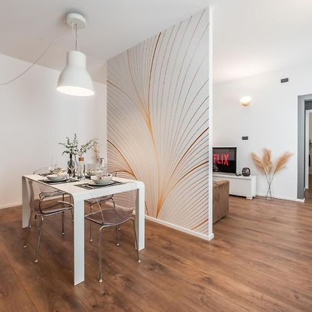 Residenza Bella Vita, Eleganza In Centro Apartment Modena Bagian luar foto