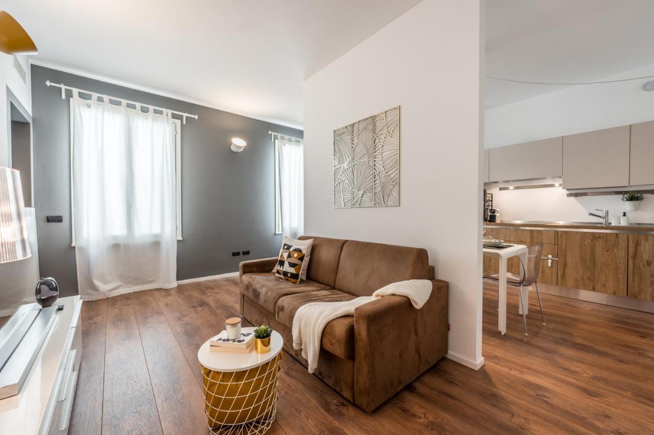 Residenza Bella Vita, Eleganza In Centro Apartment Modena Bagian luar foto