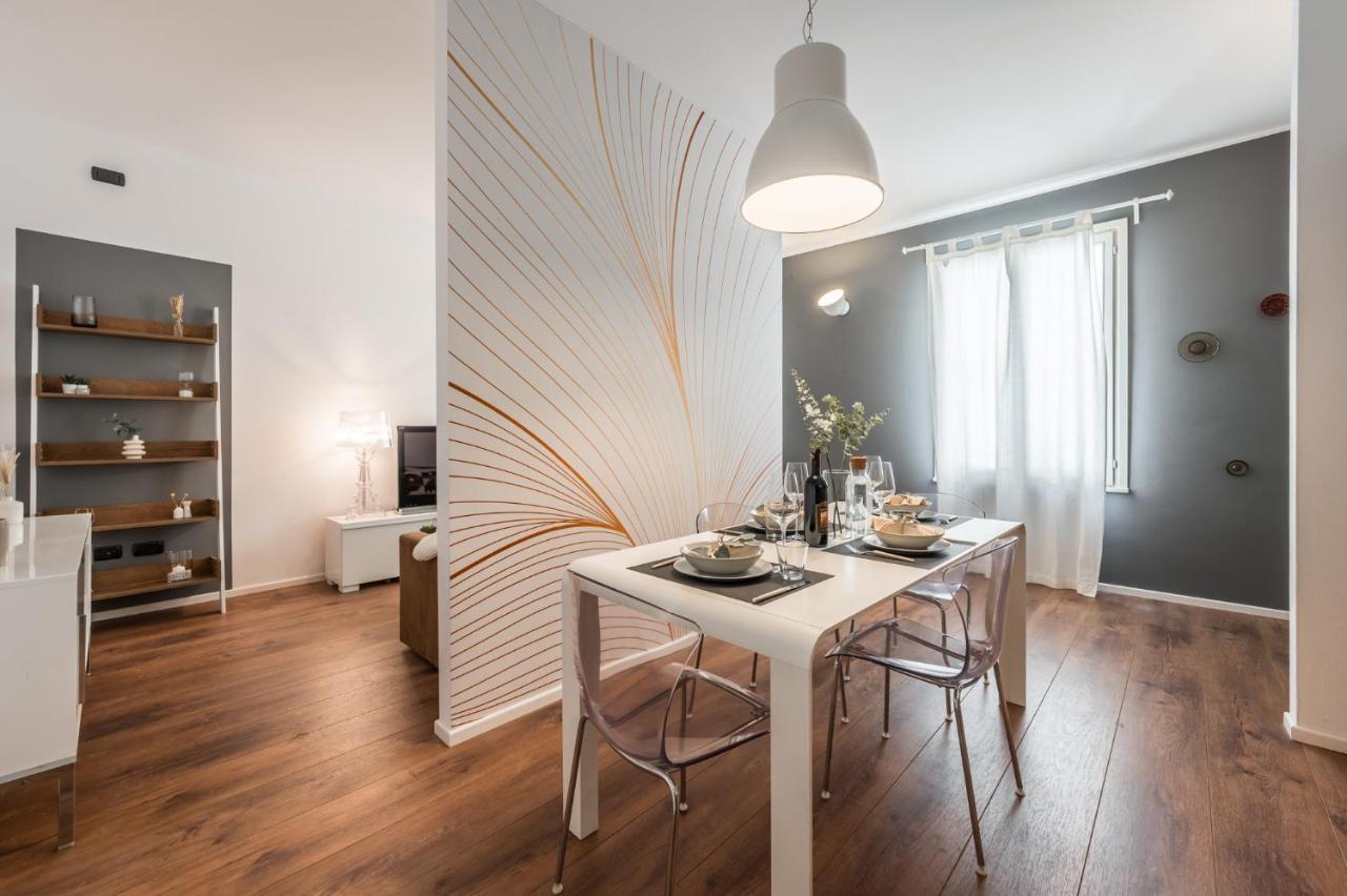 Residenza Bella Vita, Eleganza In Centro Apartment Modena Bagian luar foto