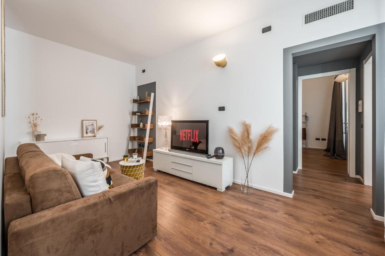 Residenza Bella Vita, Eleganza In Centro Apartment Modena Bagian luar foto