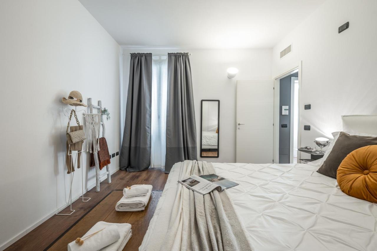 Residenza Bella Vita, Eleganza In Centro Apartment Modena Bagian luar foto