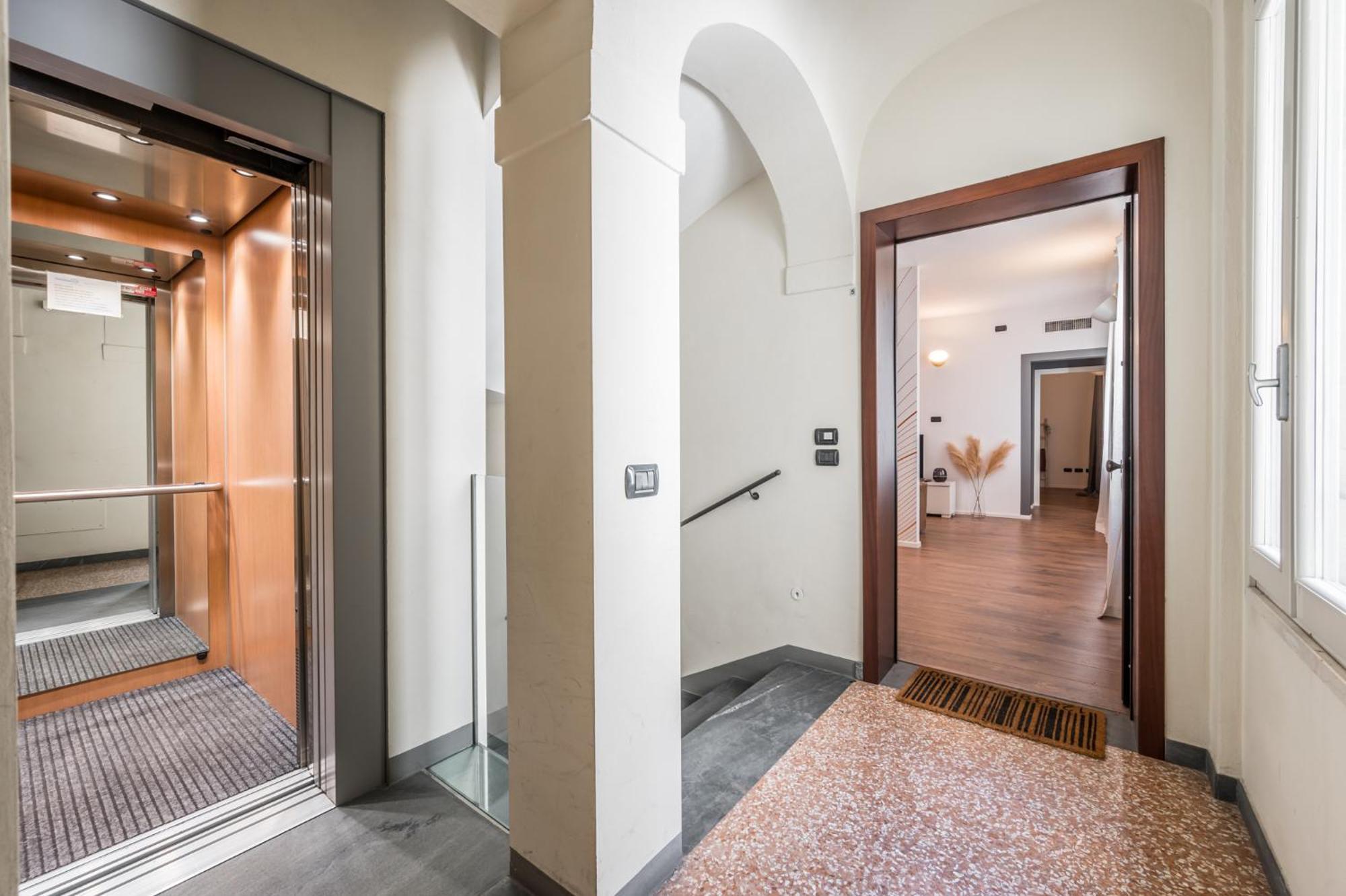 Residenza Bella Vita, Eleganza In Centro Apartment Modena Bagian luar foto