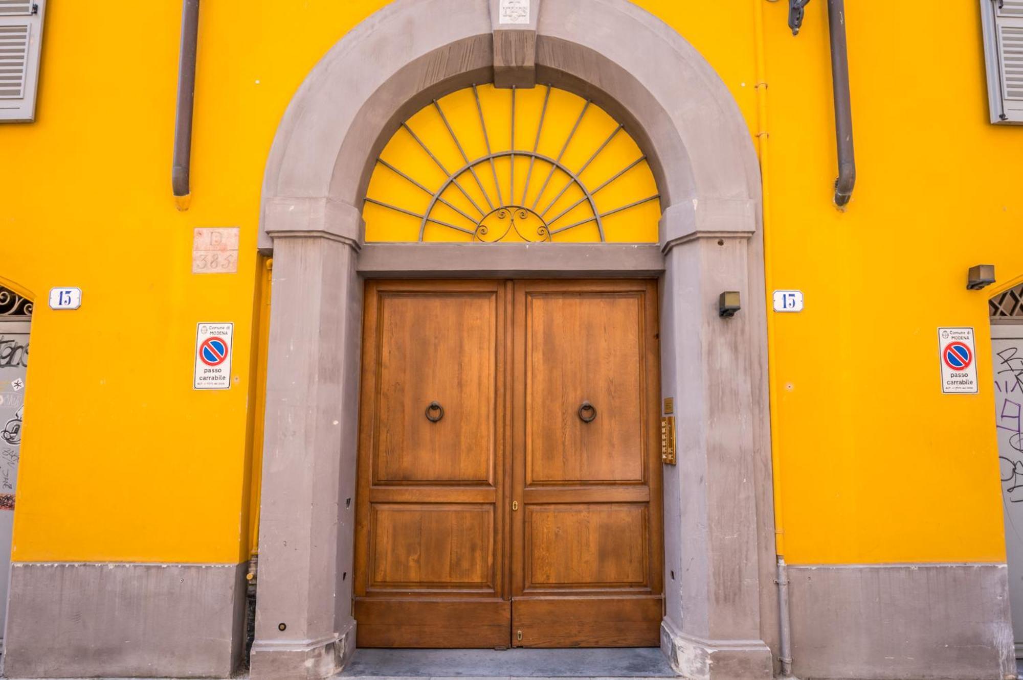 Residenza Bella Vita, Eleganza In Centro Apartment Modena Bagian luar foto